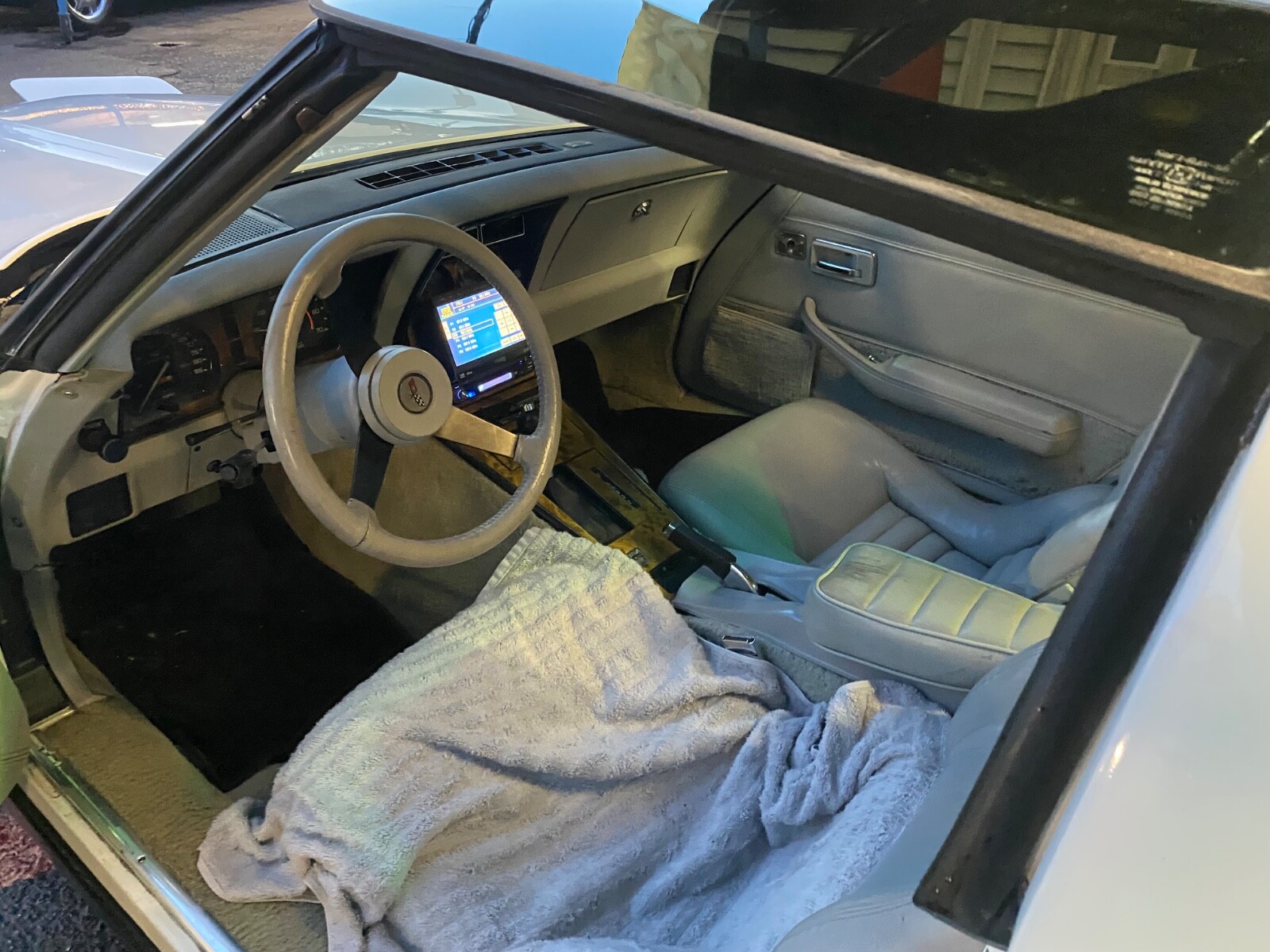 Chevrolet-Corvette-1982-Coupe-25