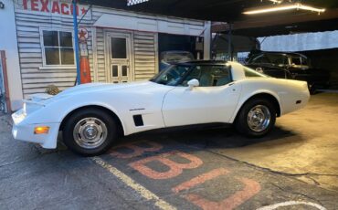 Chevrolet-Corvette-1982-Coupe