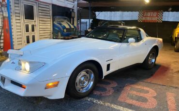 Chevrolet-Corvette-1982-Coupe-4