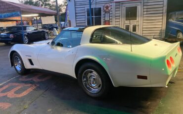 Chevrolet-Corvette-1982-Coupe-7