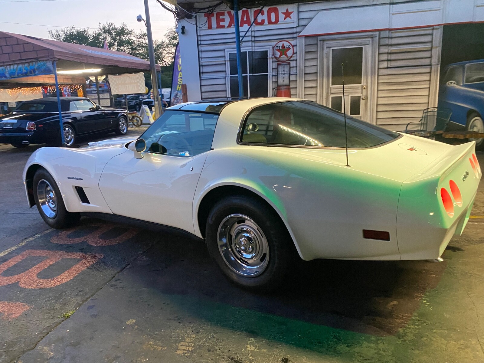 Chevrolet-Corvette-1982-Coupe-7