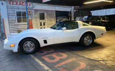 Chevrolet-Corvette-1982-Coupe-8