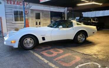 Chevrolet-Corvette-1982-Coupe-9