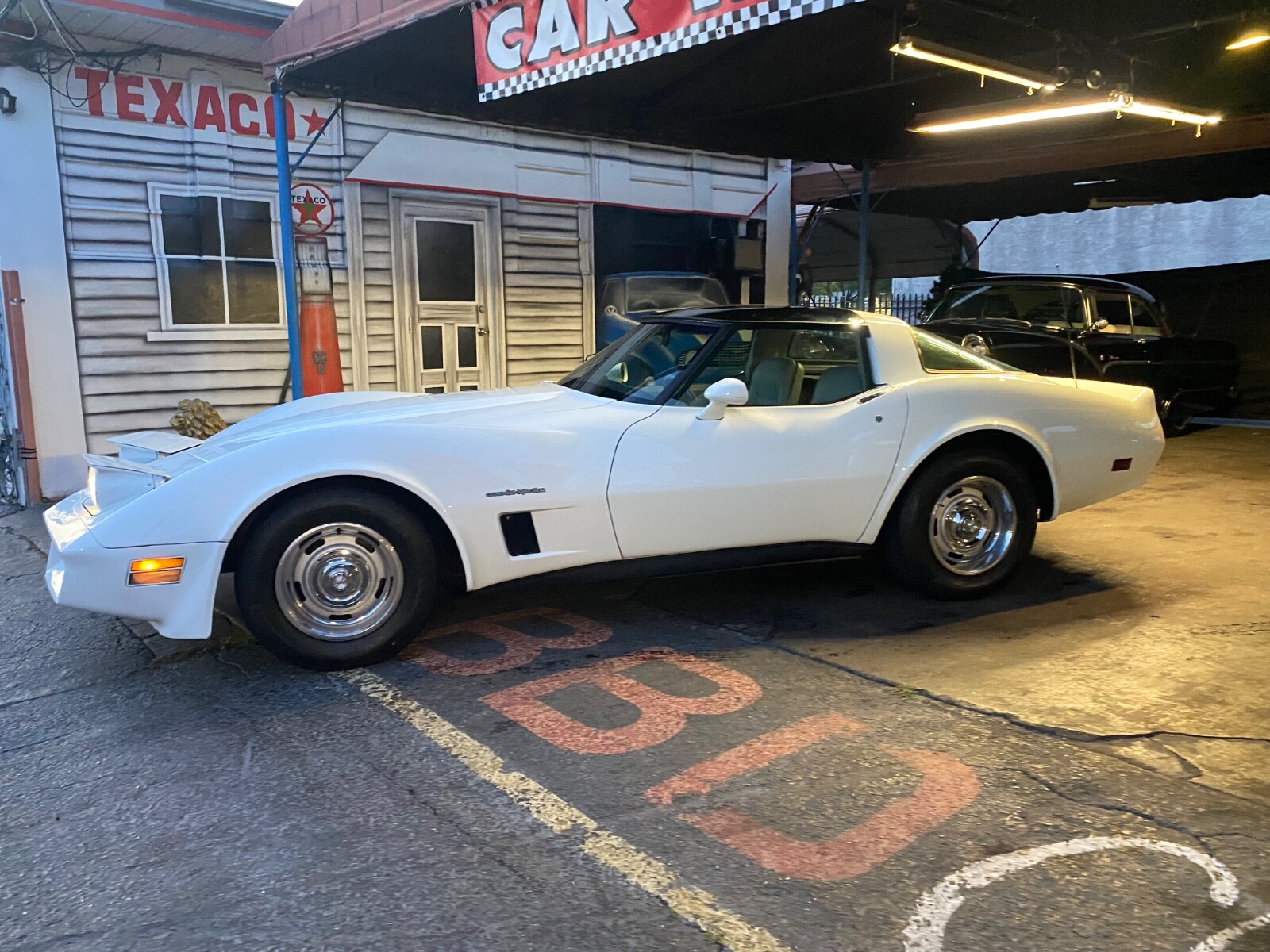 Chevrolet-Corvette-1982-Coupe