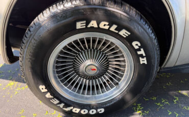 Chevrolet-Corvette-1982-Hatchback-27
