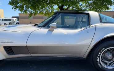 Chevrolet-Corvette-1982-Hatchback-4