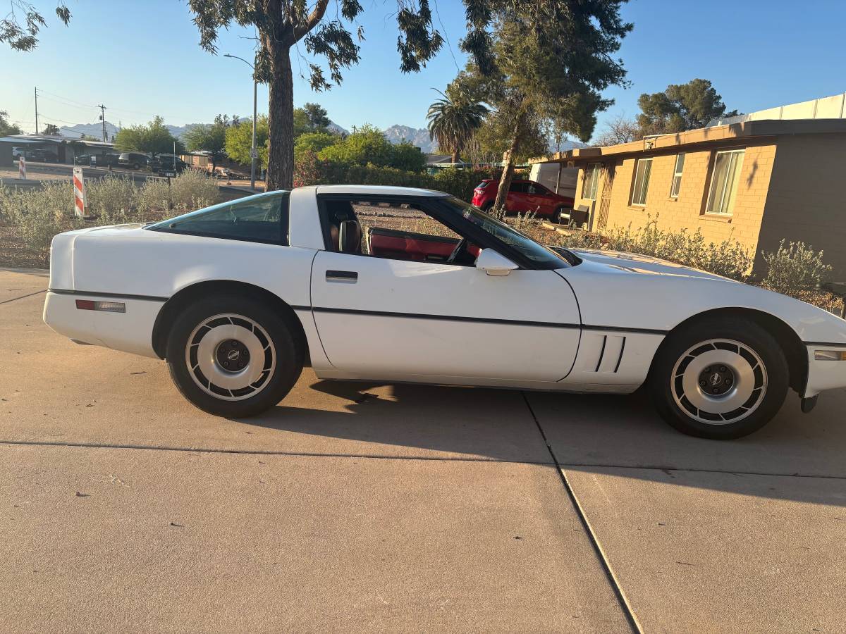 Chevrolet-Corvette-1984-1