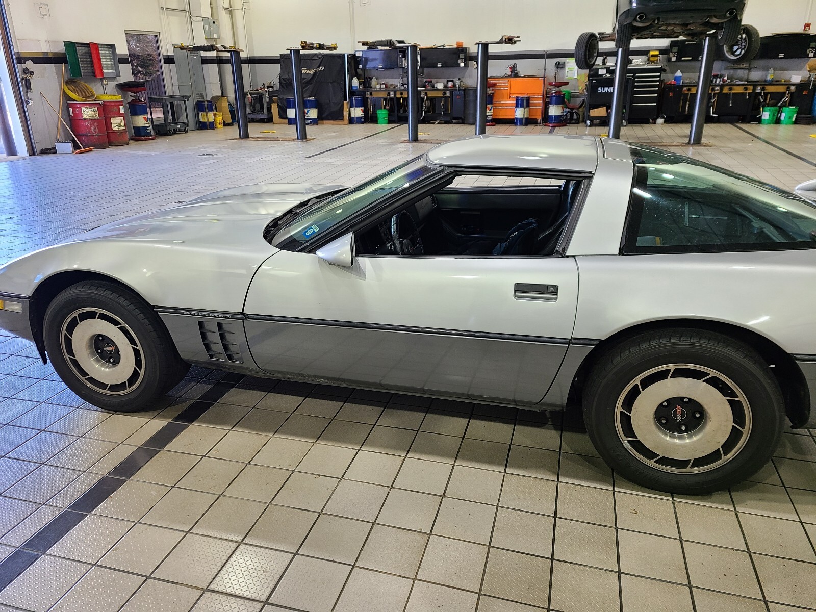 Chevrolet-Corvette-1984-1