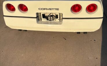 Chevrolet-Corvette-1984-5