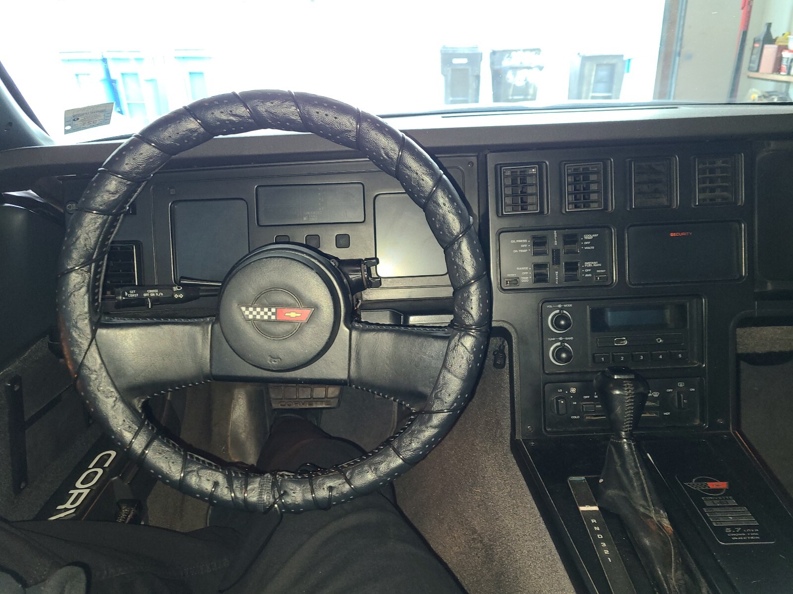 Chevrolet-Corvette-1984-5