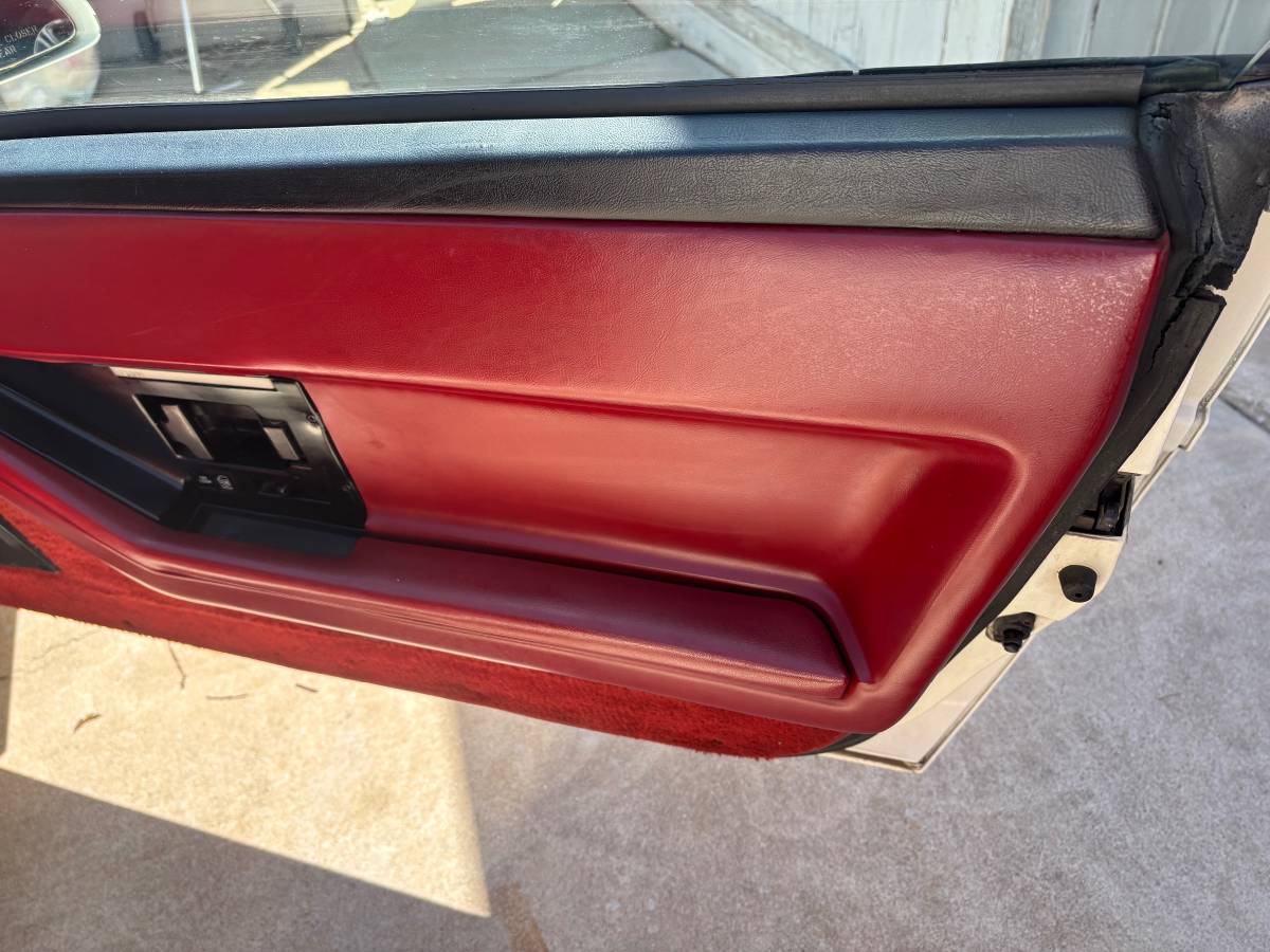 Chevrolet-Corvette-1984-6