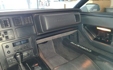 Chevrolet-Corvette-1984-6