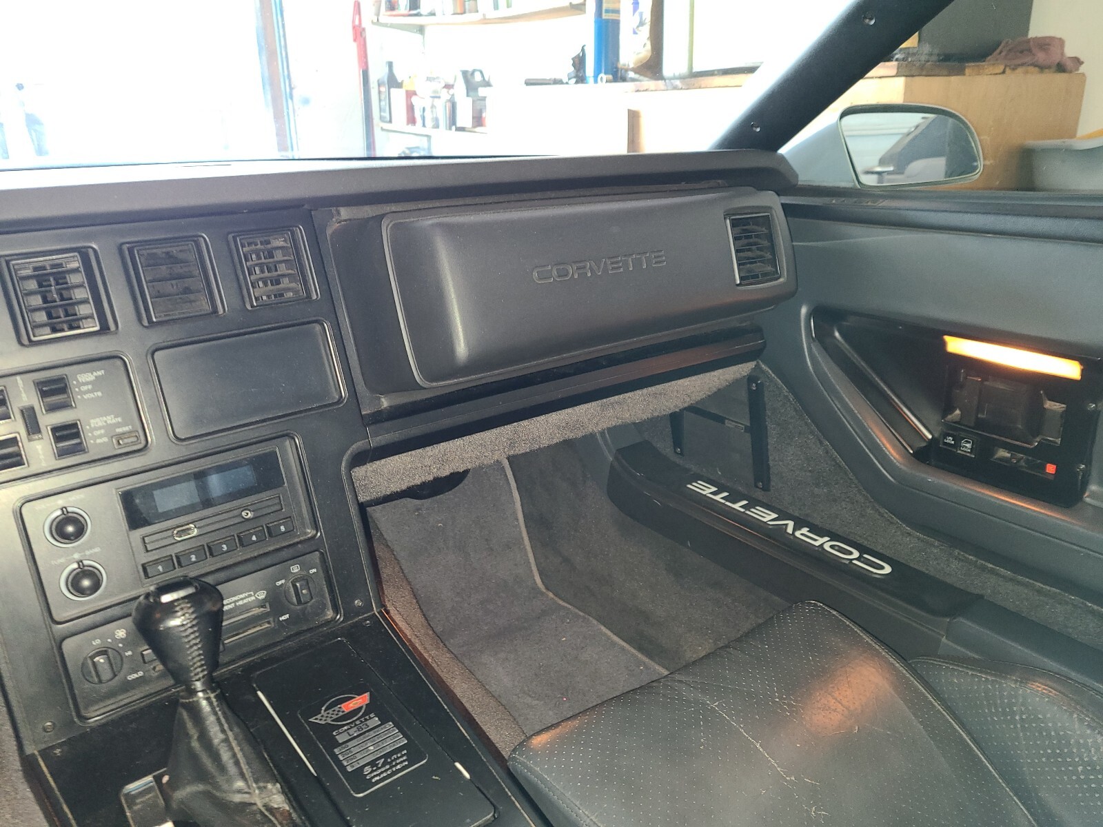 Chevrolet-Corvette-1984-6
