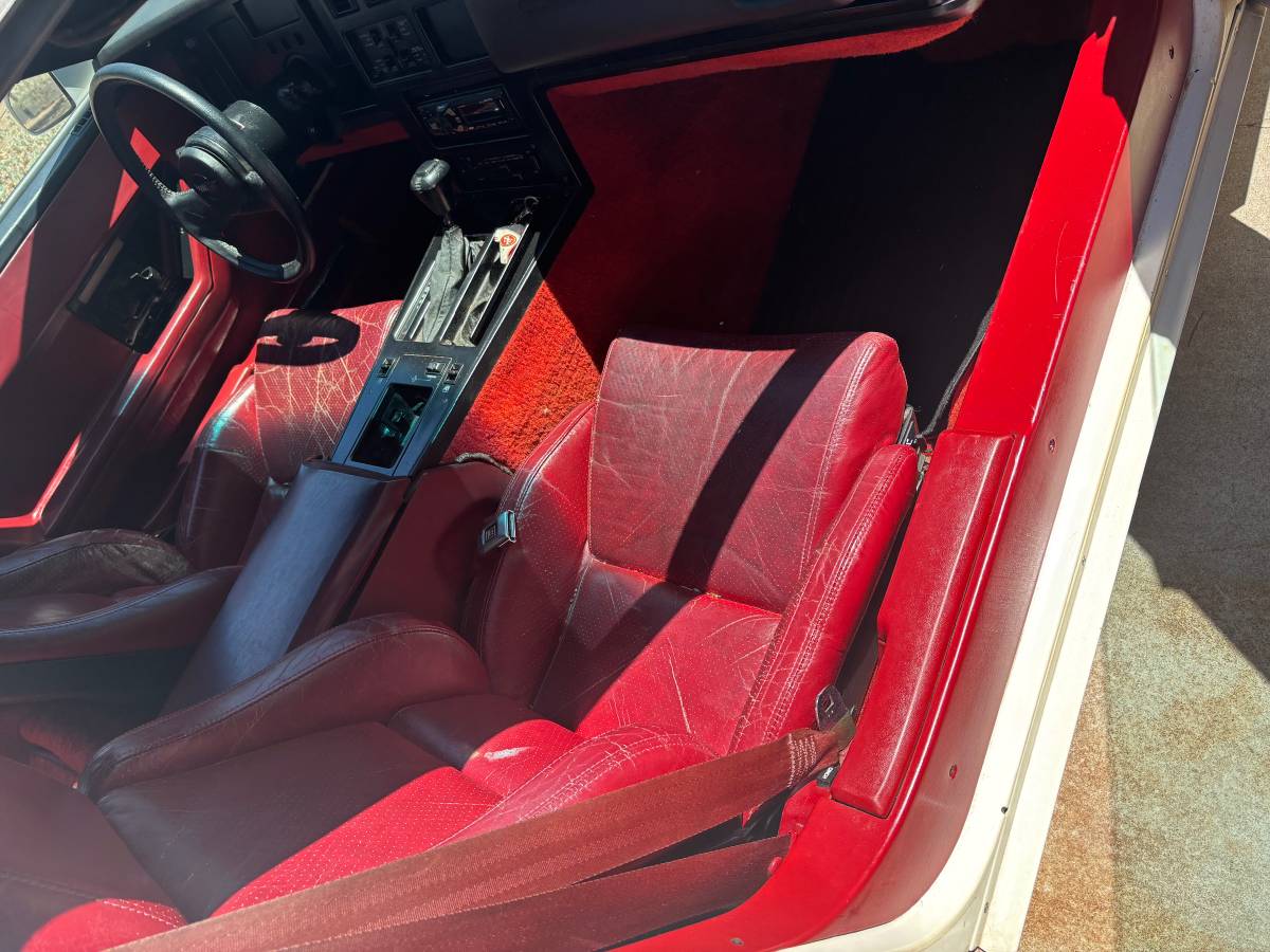 Chevrolet-Corvette-1984-7