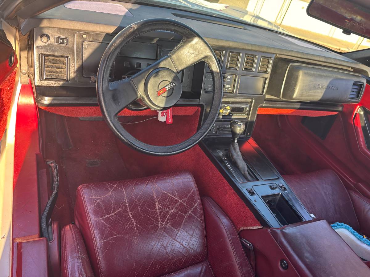 Chevrolet-Corvette-1984-9