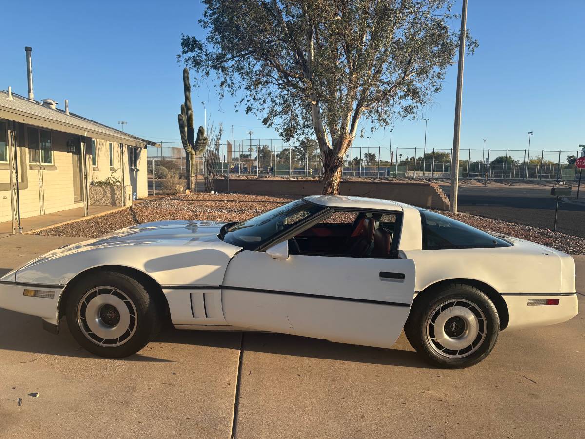 Chevrolet-Corvette-1984
