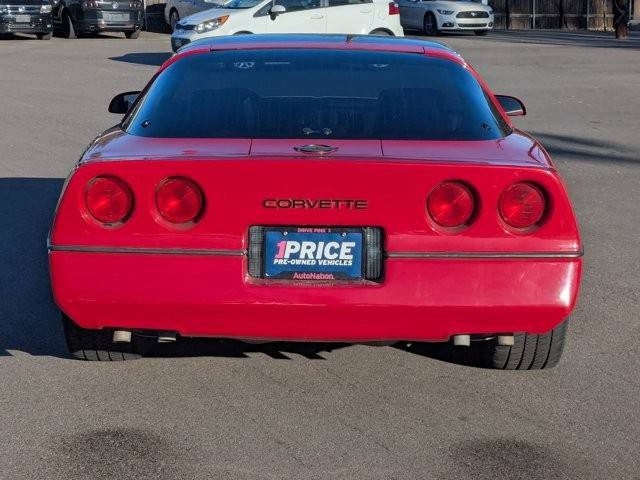 Chevrolet-Corvette-1984-red-11