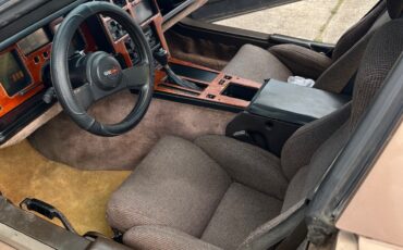 Chevrolet-Corvette-1985-Coupe-13