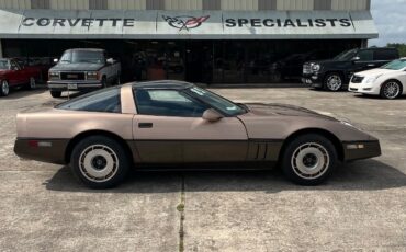 Chevrolet-Corvette-1985-Coupe-3