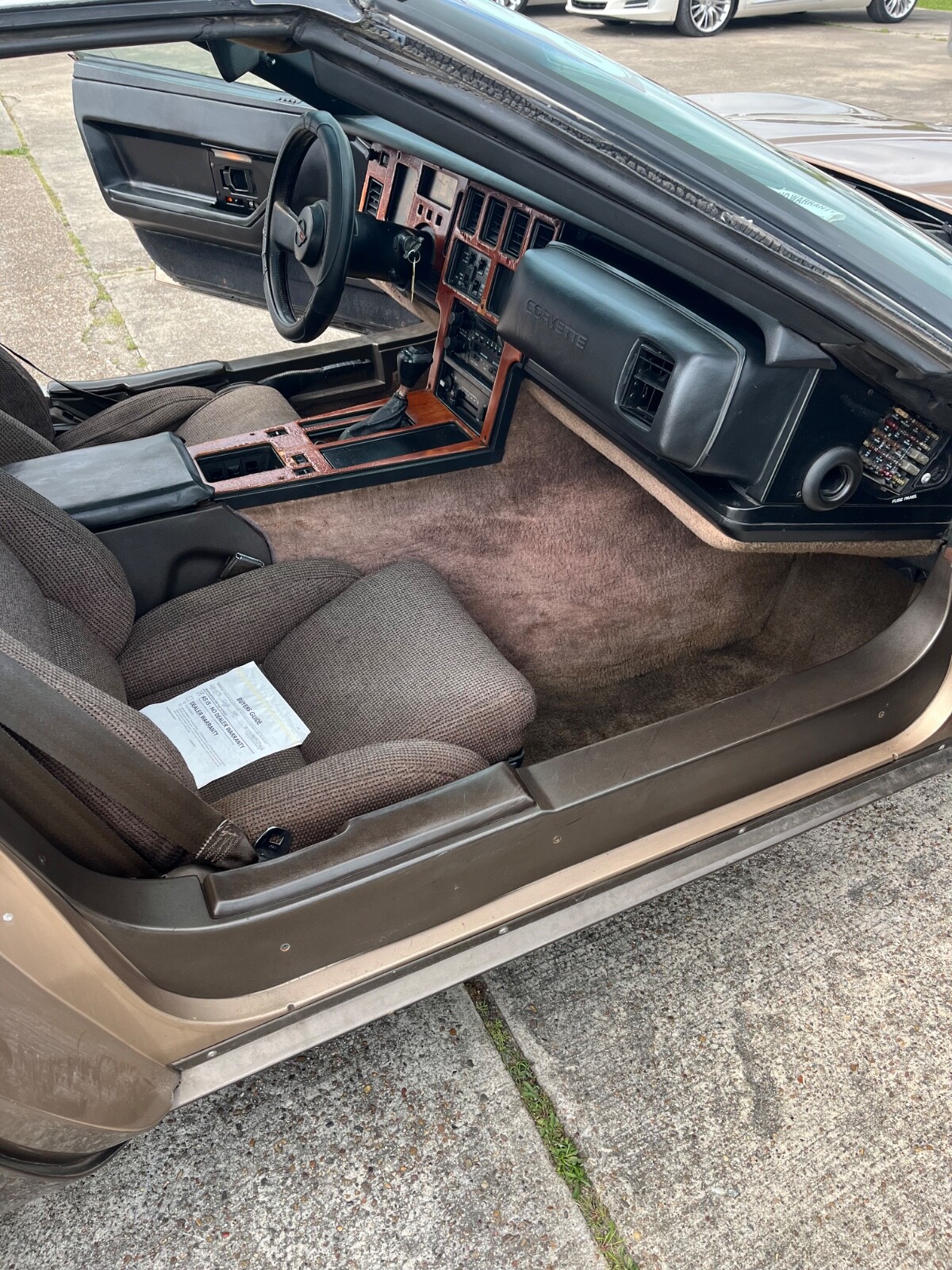 Chevrolet-Corvette-1985-Coupe-5