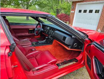 Chevrolet-Corvette-1985-red-3