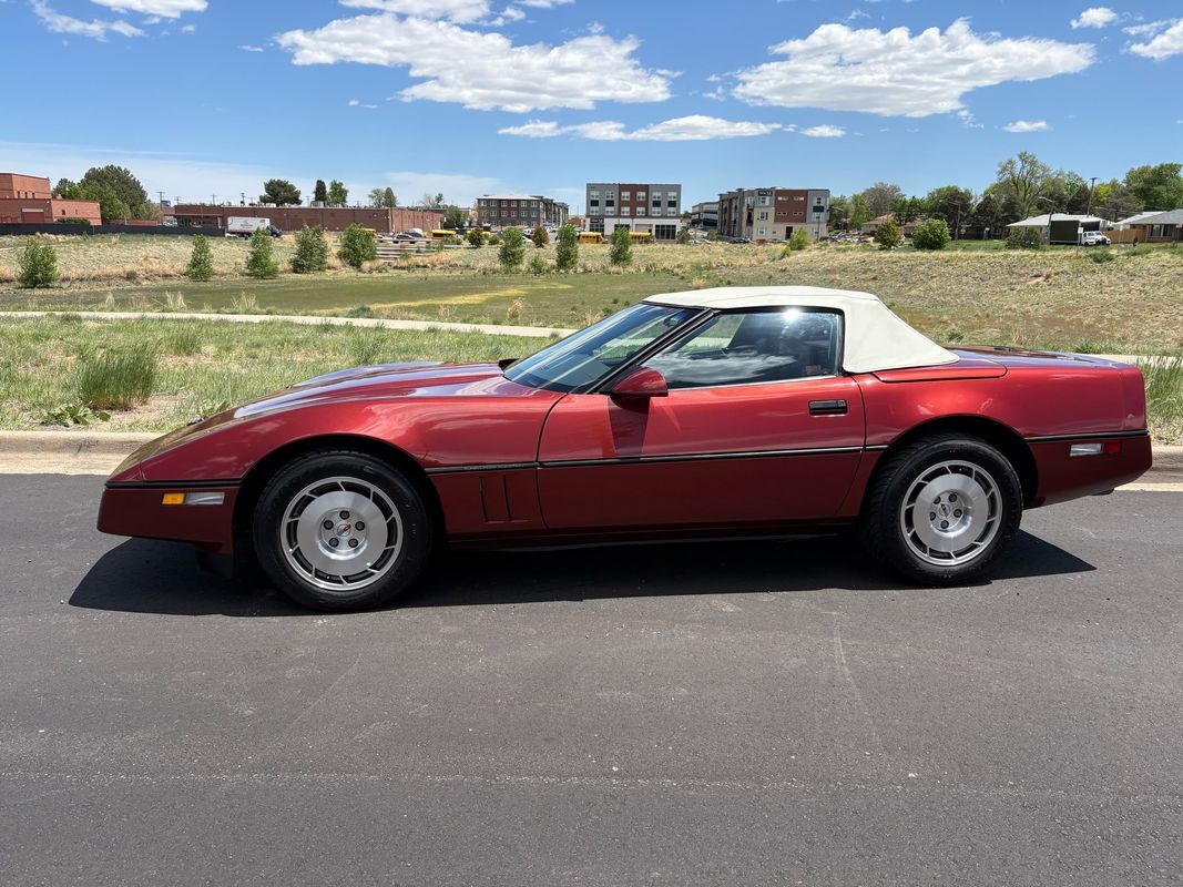 Chevrolet-Corvette-1986-1