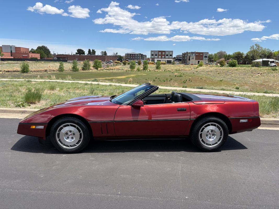 Chevrolet-Corvette-1986-12