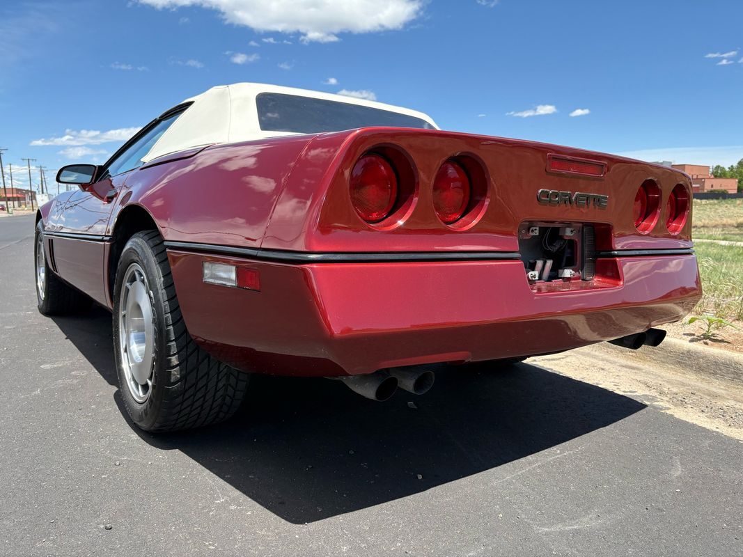 Chevrolet-Corvette-1986-15