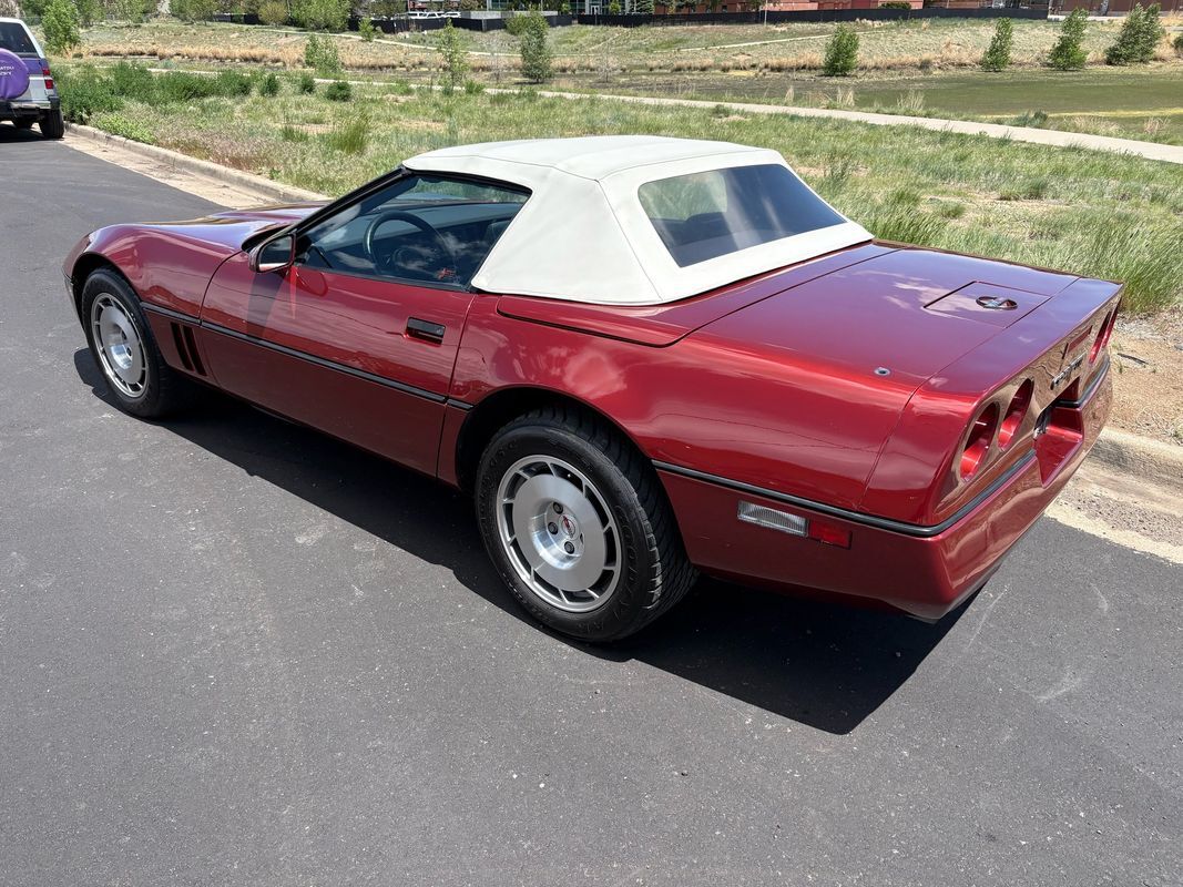 Chevrolet-Corvette-1986-19