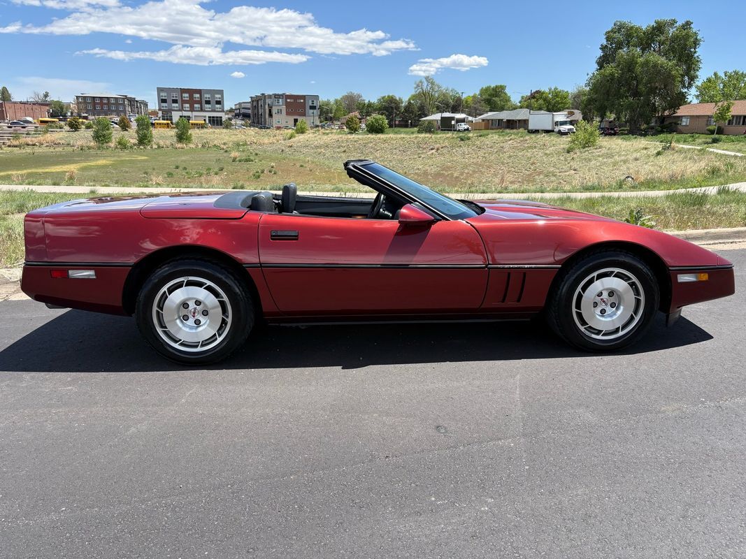 Chevrolet-Corvette-1986-2