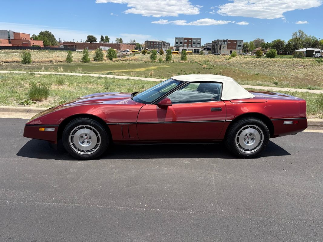 Chevrolet-Corvette-1986-20