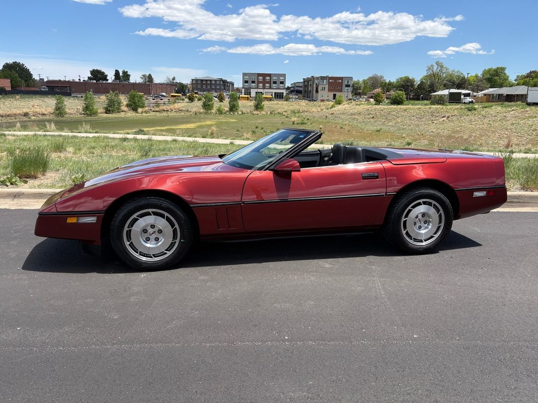 Chevrolet-Corvette-1986-23