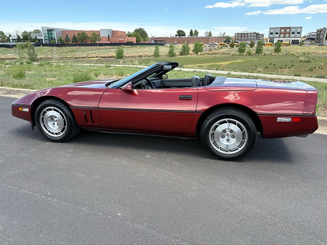 Chevrolet-Corvette-1986-24