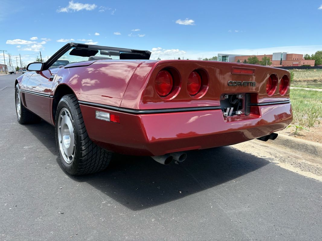 Chevrolet-Corvette-1986-25