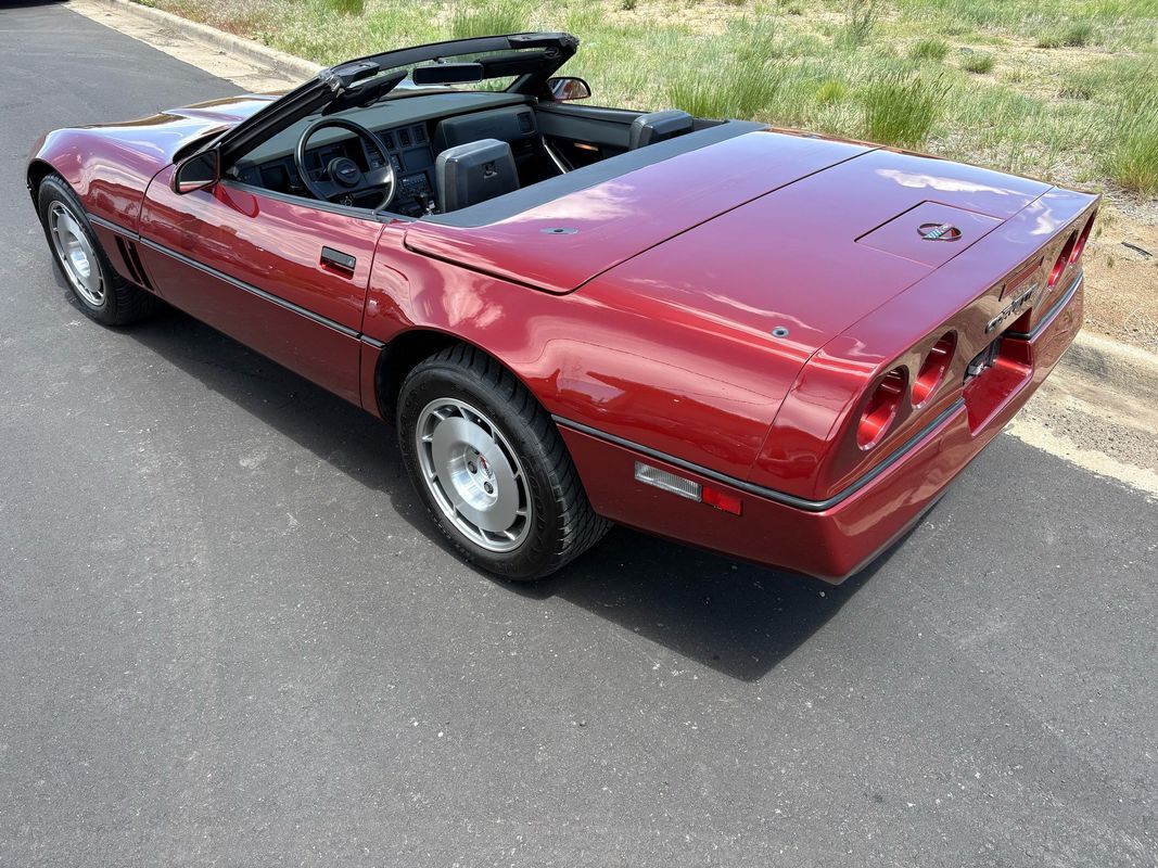 Chevrolet-Corvette-1986-27
