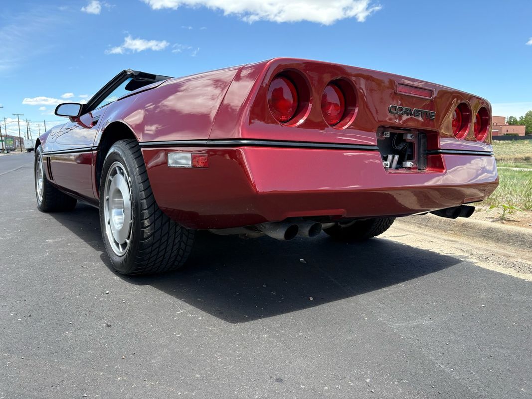 Chevrolet-Corvette-1986-3