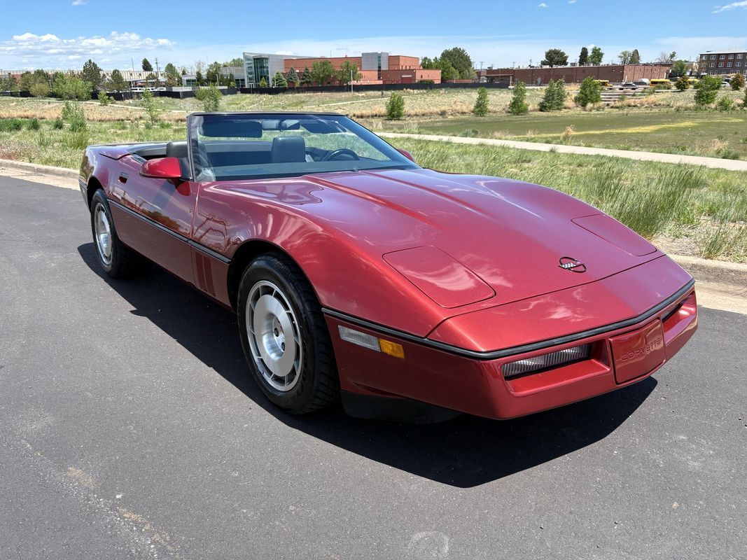 Chevrolet-Corvette-1986-35