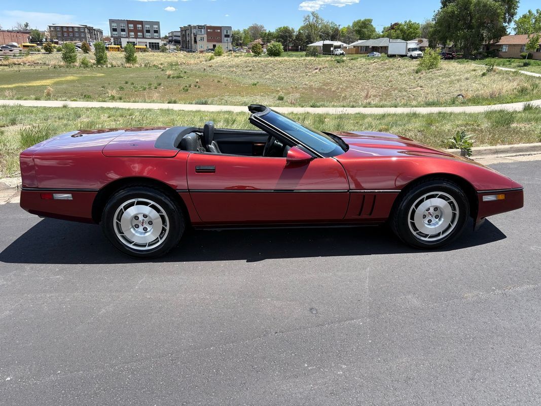 Chevrolet-Corvette-1986-36