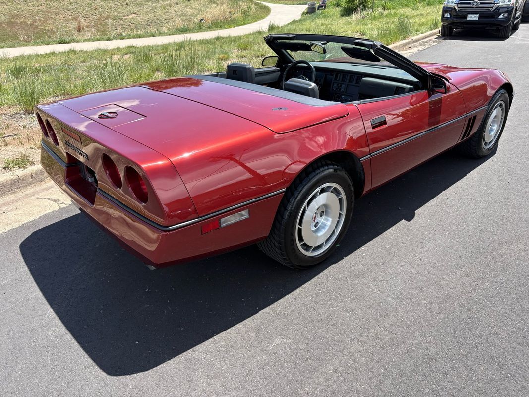 Chevrolet-Corvette-1986-4