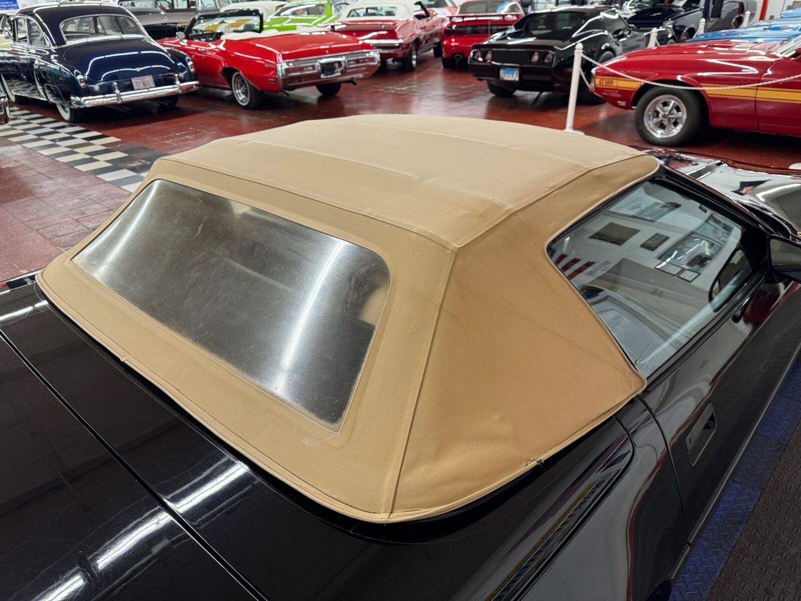 Chevrolet-Corvette-1986-Convertible-12