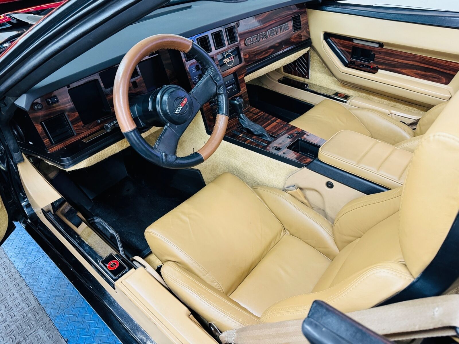 Chevrolet-Corvette-1986-Convertible-32