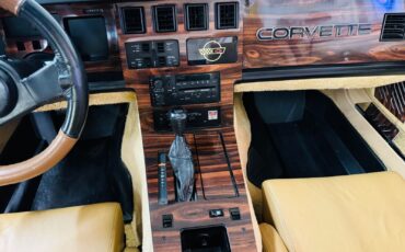 Chevrolet-Corvette-1986-Convertible-35