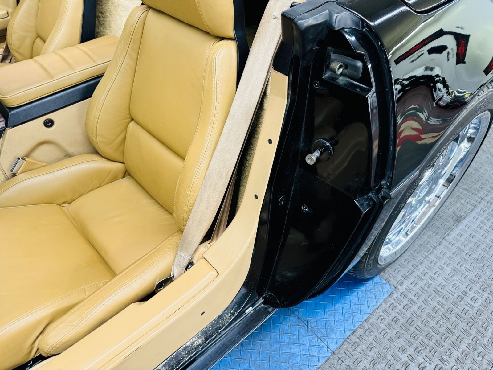 Chevrolet-Corvette-1986-Convertible-36