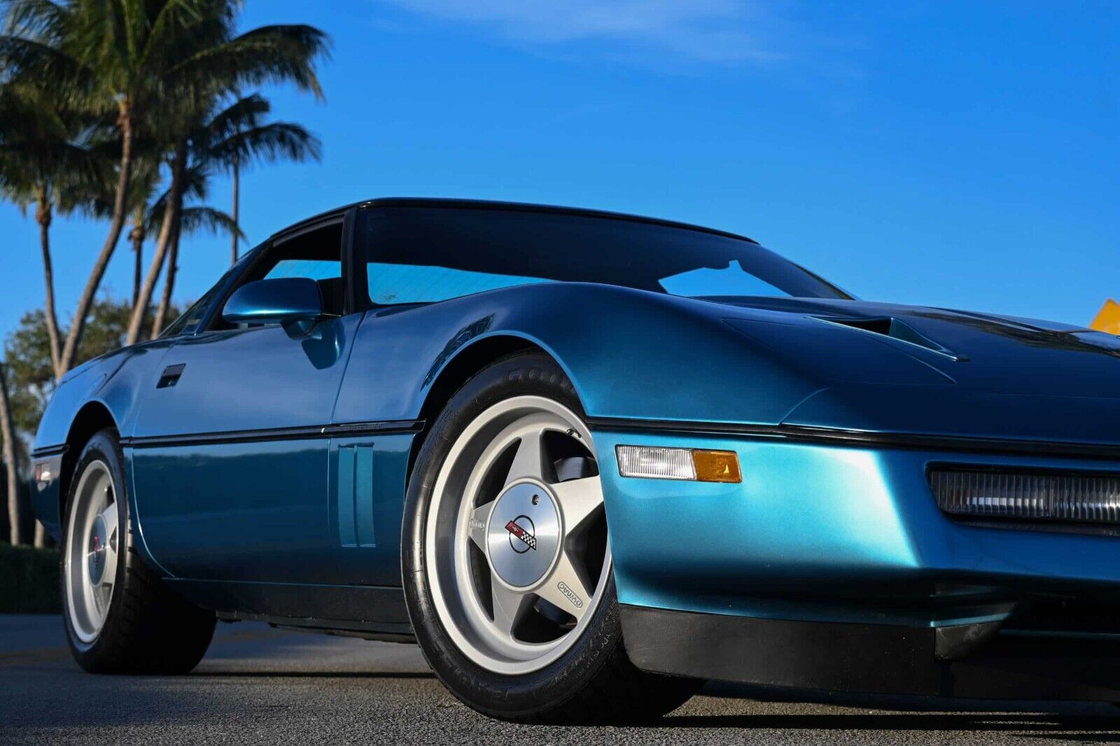 Chevrolet-Corvette-1987-Coupe-1