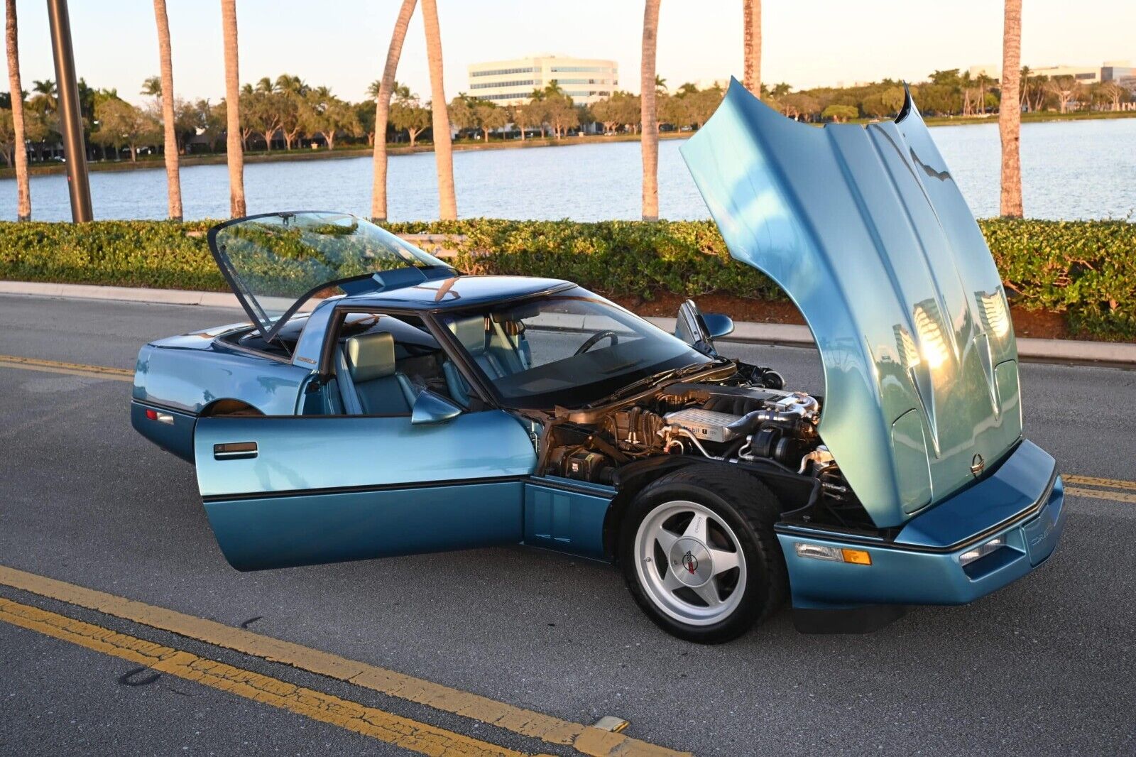 Chevrolet-Corvette-1987-Coupe-10