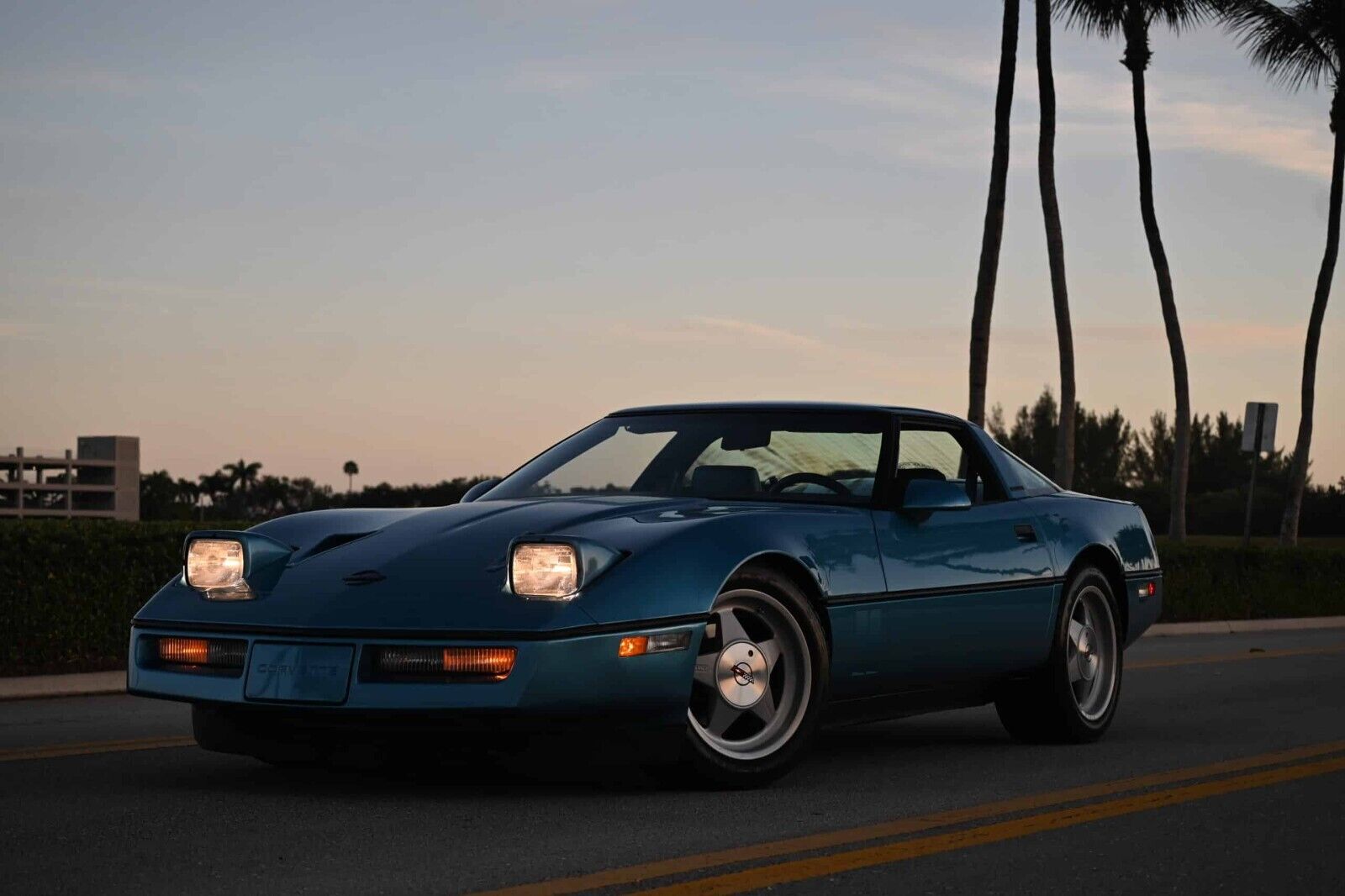 Chevrolet-Corvette-1987-Coupe-12