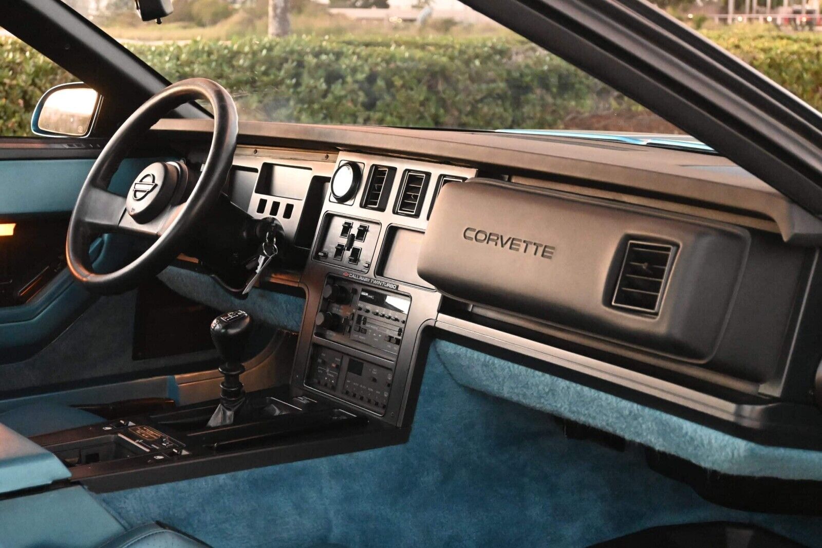 Chevrolet-Corvette-1987-Coupe-16