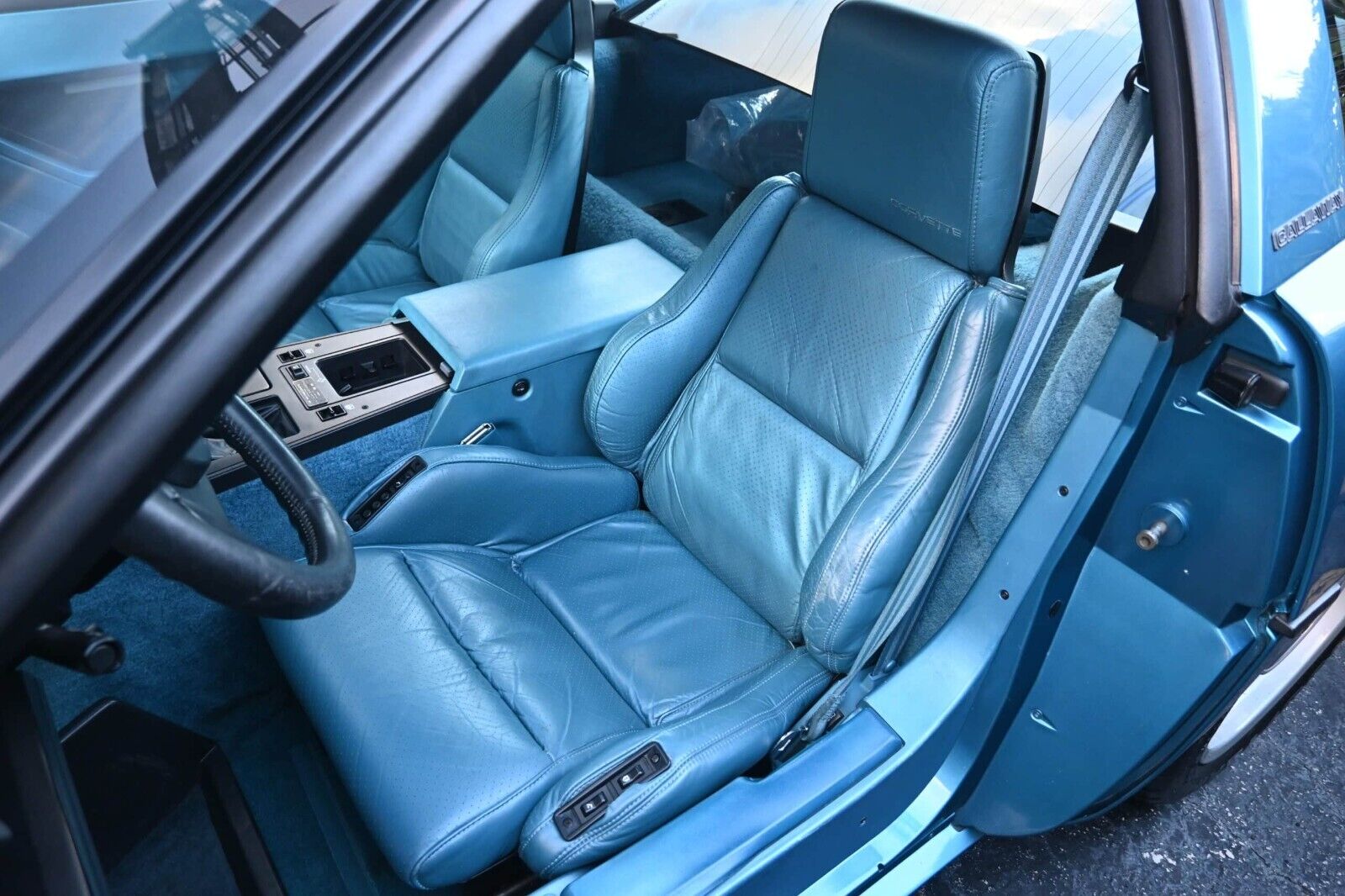 Chevrolet-Corvette-1987-Coupe-17