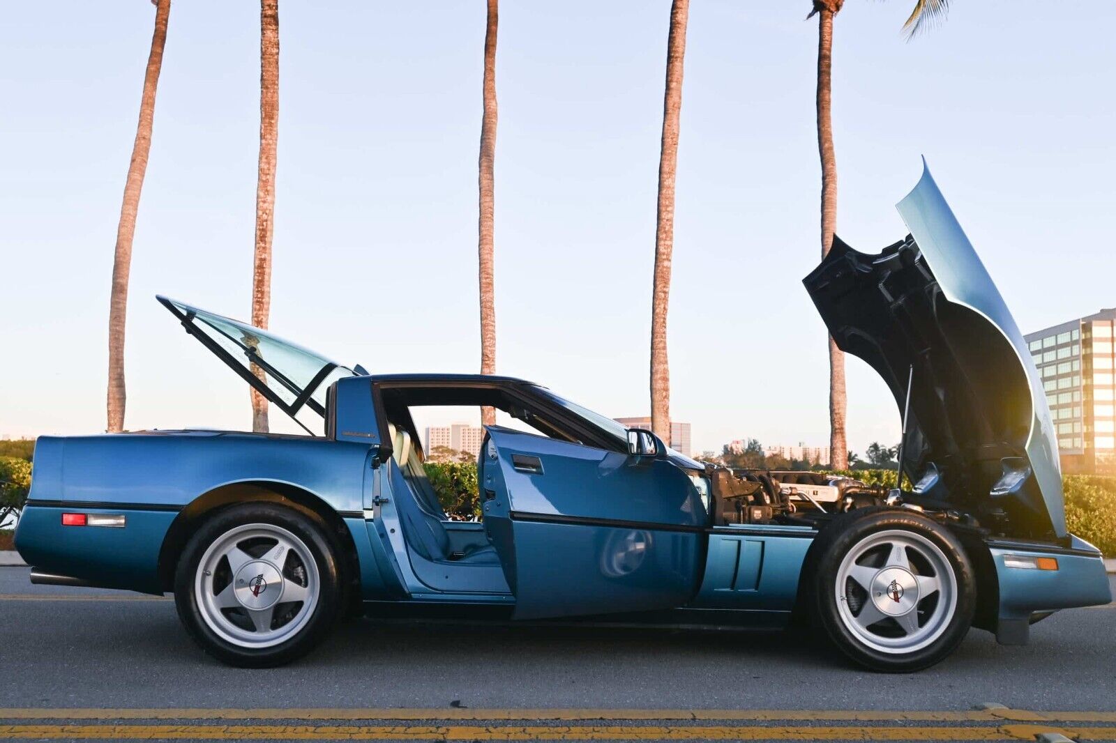 Chevrolet-Corvette-1987-Coupe-9