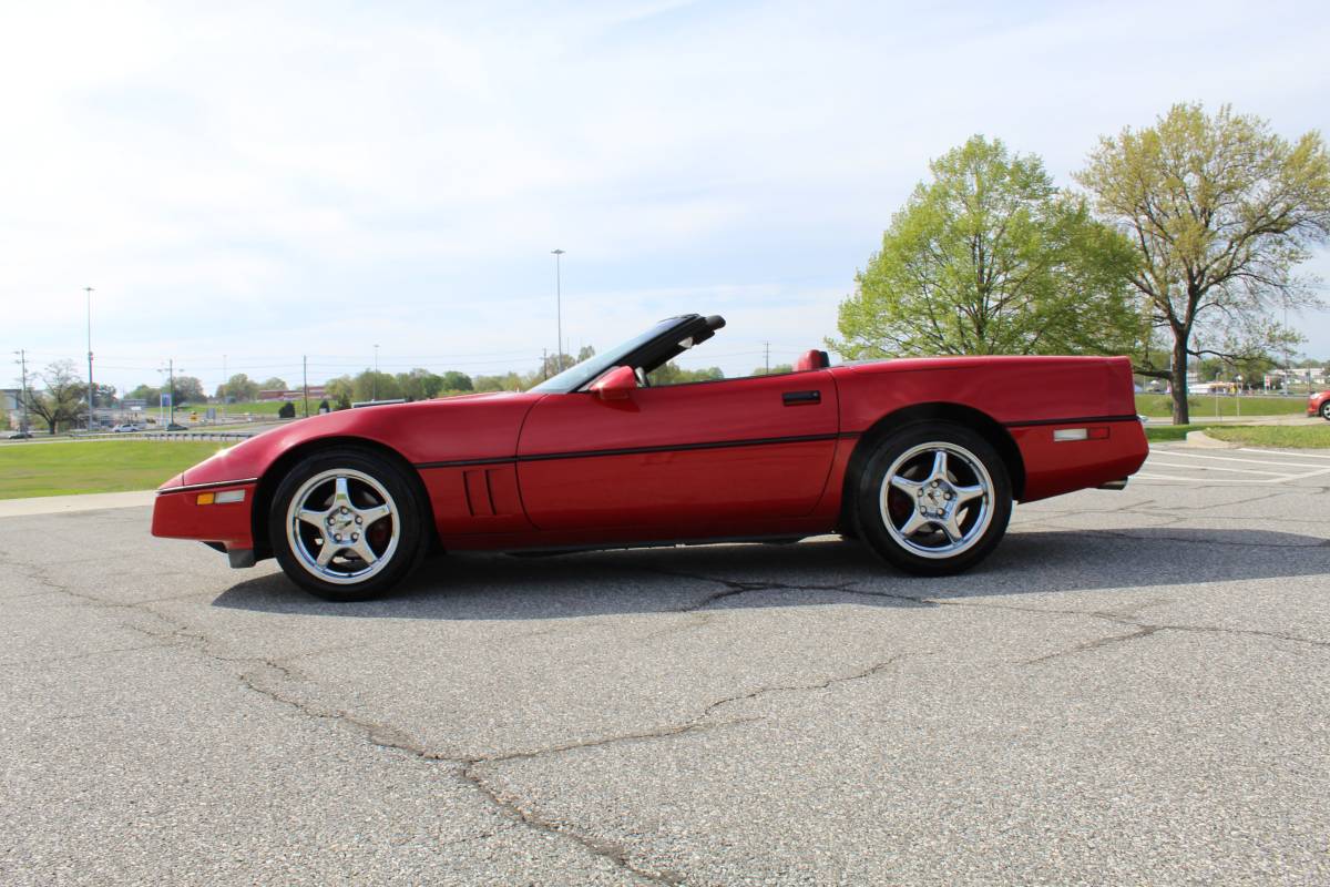 Chevrolet-Corvette-1987-red-10